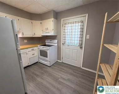 421 North Street - Photo Thumbnail 6