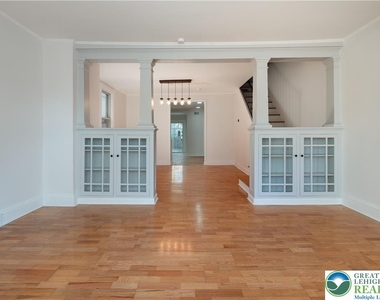 718 N New Street - Photo Thumbnail 4