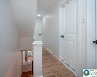 718 N New Street - Photo Thumbnail 12