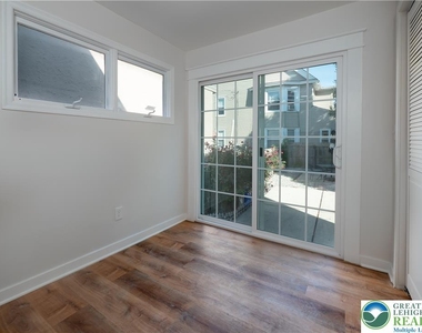 718 N New Street - Photo Thumbnail 9