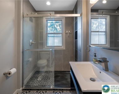 718 N New Street - Photo Thumbnail 13