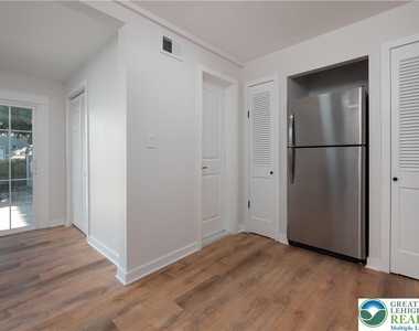 718 N New Street - Photo Thumbnail 10