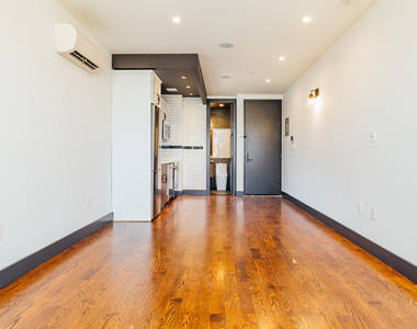 703 Rogers Avenue - Photo Thumbnail 4