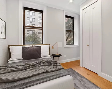 East 80th Street and York Avenue - Photo Thumbnail 2