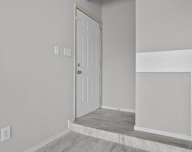 10720 Chert Street - Photo Thumbnail 7