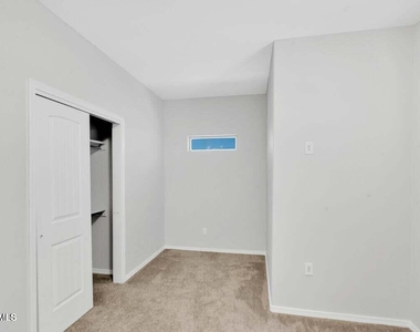 12661 Kingsbury Avenue - Photo Thumbnail 12