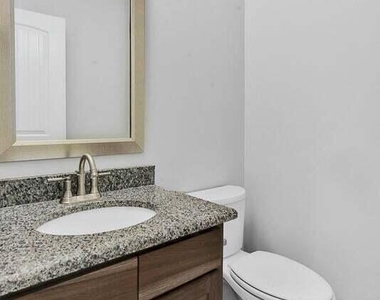 12661 Kingsbury Avenue - Photo Thumbnail 6