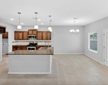 12661 Kingsbury Avenue - Photo Thumbnail 2