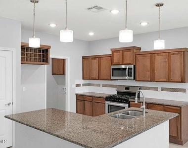12661 Kingsbury Avenue - Photo Thumbnail 3