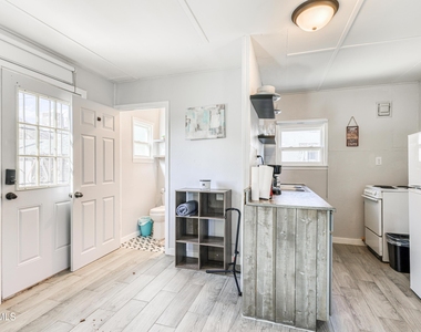 2729 Pershing Drive - Photo Thumbnail 6