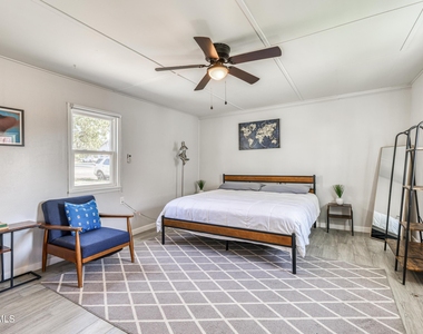 2729 Pershing Drive - Photo Thumbnail 9