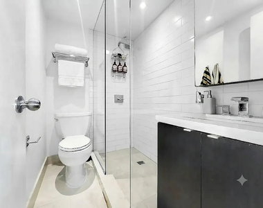 690 Greenwich  - Photo Thumbnail 3