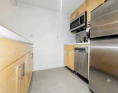 690 Greenwich  - Photo Thumbnail 2