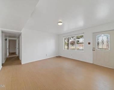 7632 Franklin Drive - Photo Thumbnail 5