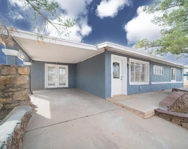 7632 Franklin Drive - Photo Thumbnail 2