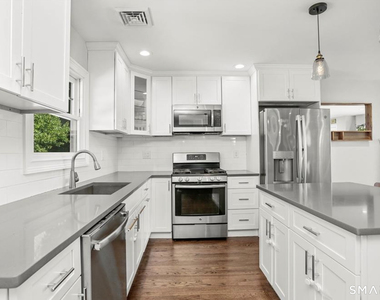 118 Brooklawn Terrace - Photo Thumbnail 4
