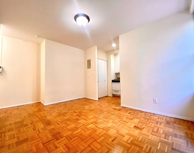 East 79th Street and East End Avenue - Photo Thumbnail 7
