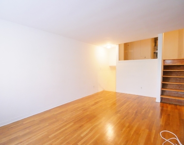 213 East 73rd Street - Photo Thumbnail 4