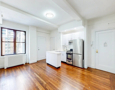 East 46th Street - Photo Thumbnail 3