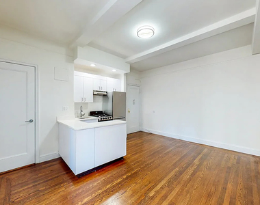 East 46th Street - Photo Thumbnail 6