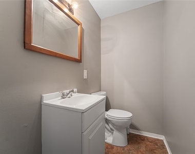 160 Hazelwood - Photo Thumbnail 15