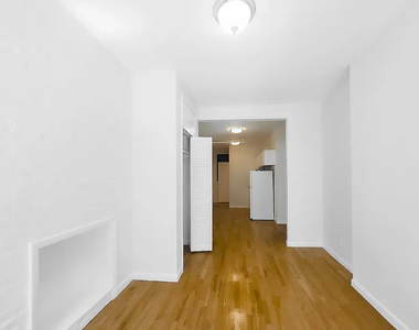 217 East 29th Street - Photo Thumbnail 2