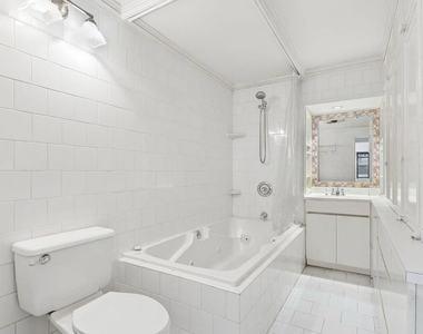 212 East 11th Street - Photo Thumbnail 6