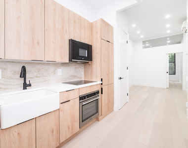 47 St Marks Place - Photo Thumbnail 6