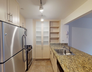 10 Hanover Square - Photo Thumbnail 2