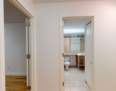 10 Hanover Square - Photo Thumbnail 3
