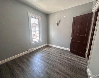 151 Amber Street - Photo Thumbnail 6