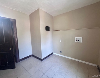 151 Amber Street - Photo Thumbnail 8