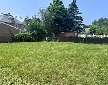 151 Amber Street - Photo Thumbnail 10