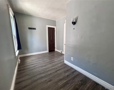 151 Amber Street - Photo Thumbnail 5