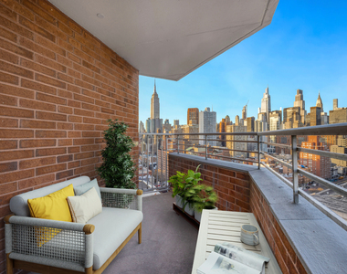 2nd Avenue - Photo Thumbnail 4