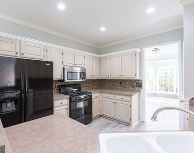 1748 Christiana Drive - Photo Thumbnail 10