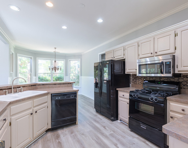 1748 Christiana Drive - Photo Thumbnail 12