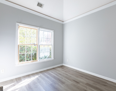 1748 Christiana Drive - Photo Thumbnail 3