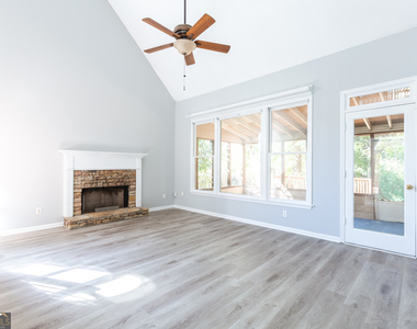 1748 Christiana Drive - Photo Thumbnail 5