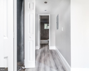 511 Gresham Park Drive - Photo Thumbnail 3