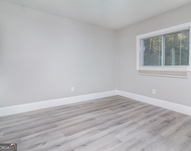 511 Gresham Park Drive - Photo Thumbnail 5