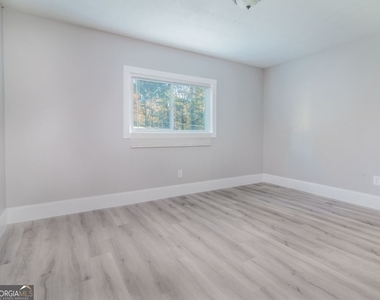 511 Gresham Park Drive - Photo Thumbnail 6