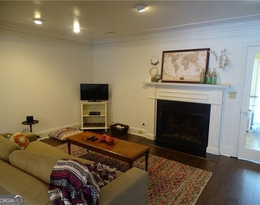 410 Forestgate Court - Photo Thumbnail 9