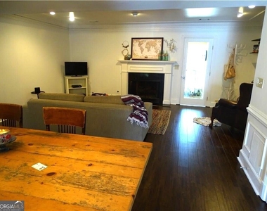 410 Forestgate Court - Photo Thumbnail 8