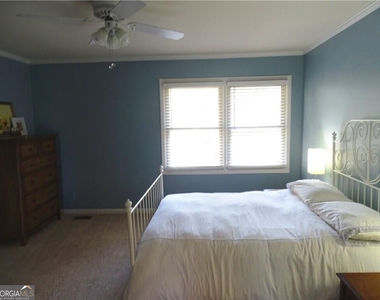 410 Forestgate Court - Photo Thumbnail 12