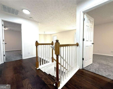 2150 Lexington Lane - Photo Thumbnail 10