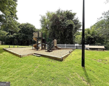 2150 Lexington Lane - Photo Thumbnail 24