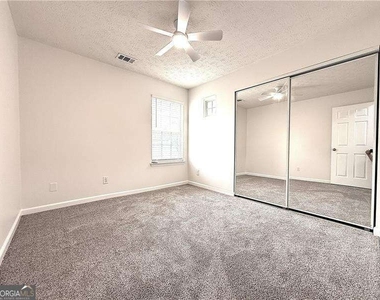 2150 Lexington Lane - Photo Thumbnail 15