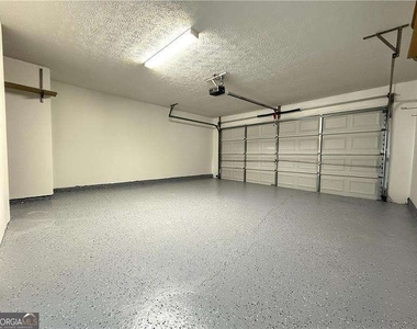 2150 Lexington Lane - Photo Thumbnail 8