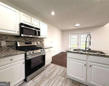 2150 Lexington Lane - Photo Thumbnail 4
